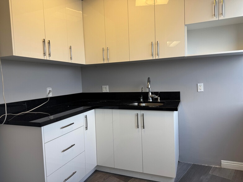 More Photos Of 144 N Glendale Ave, Glendale Office For Lease