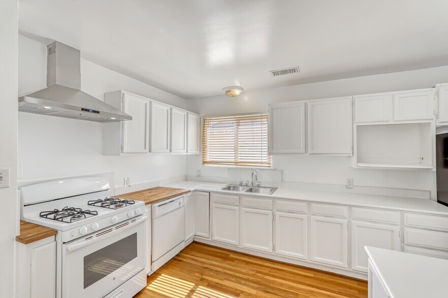 More Photos Of 15907 Enadia Way, Van Nuys Apartments For Sale