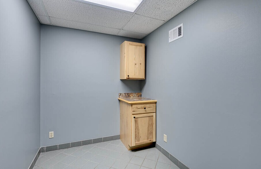 More Photos Of 32 E Mendota Rd, Inver Grove Heights Auto Dealership For Sale