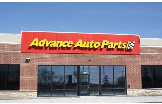 More Photos Of 1386 Butterfield Rd, Aurora Freestanding For Lease