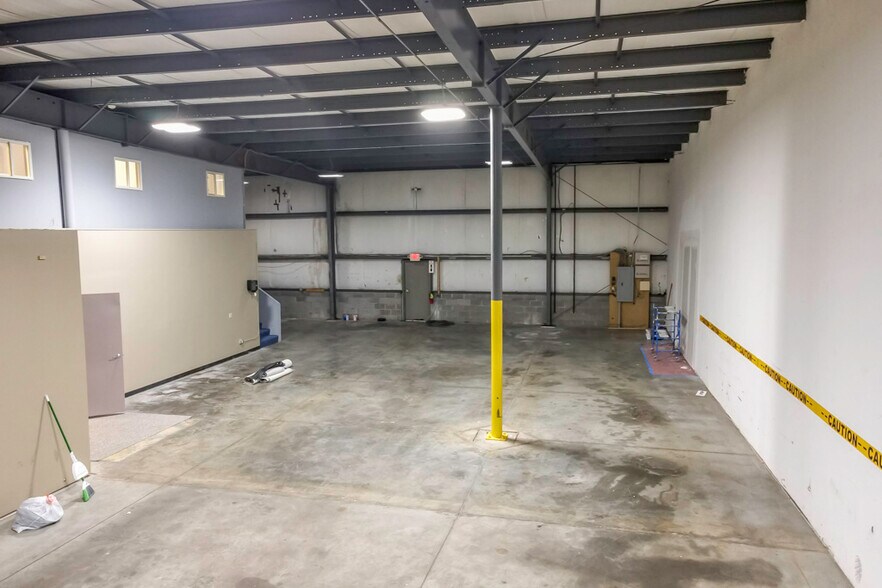 More Photos Of 2840 Mitthoeffer Pl, Indianapolis Warehouse For Sale