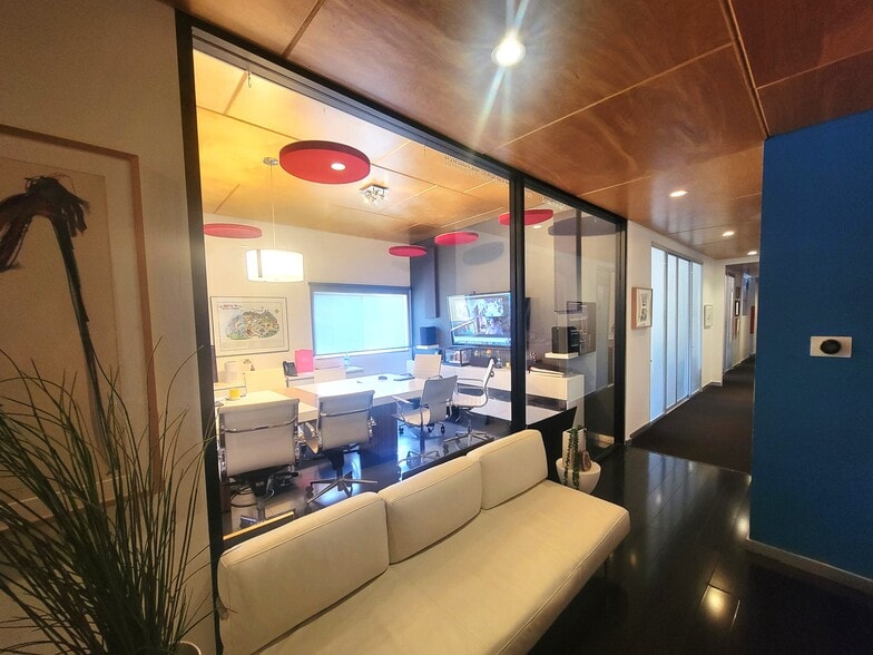 More Photos Of 2894 Rowena Ave, Los Angeles Loft Creative Space For Lease