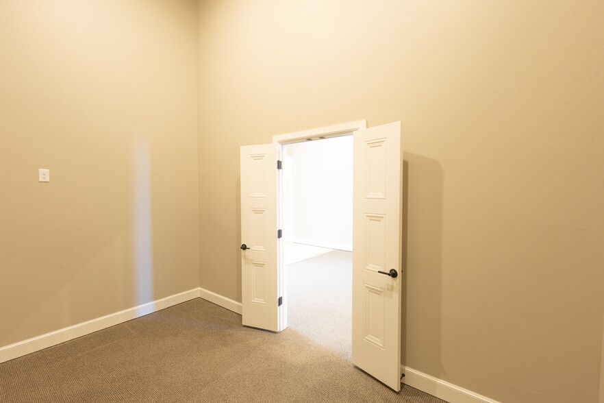 More Photos Of 2901 Fairfax Dr, Edmond Medical For Lease