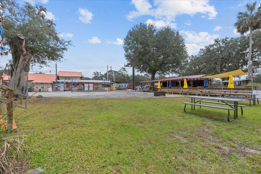 More Photos Of 337 S US Highway 17, East Palatka General Retail For Sale