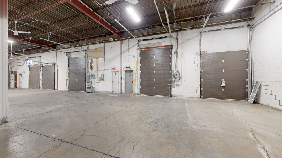 Primary Photo Of 1248-1360 Rue Beaulac, Saint-Laurent Light Distribution For Lease