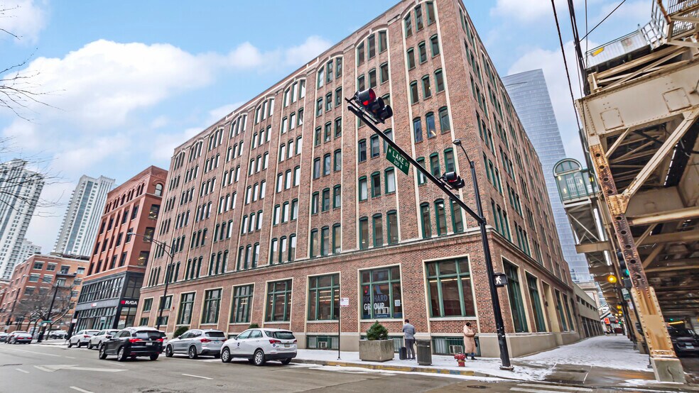 Primary Photo Of 560-566 W Lake St, Chicago Loft Creative Space For Lease