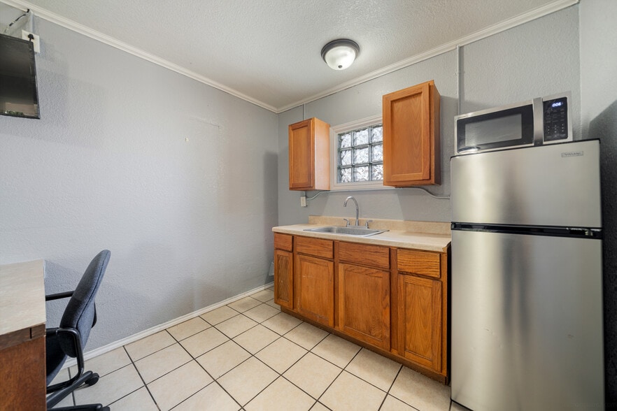 More Photos Of 309 S Fulton Beach Rd, Rockport Hotel For Sale