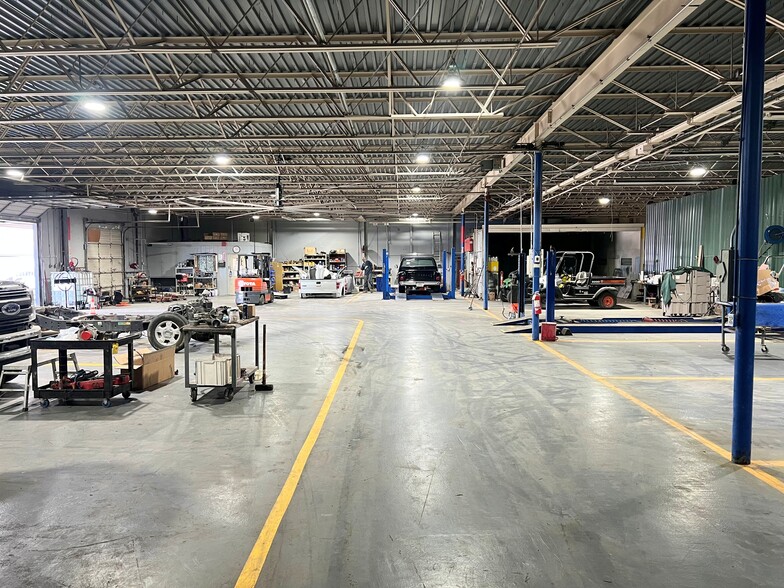 More Photos Of 5700 E Belknap St, Haltom City Warehouse For Sale