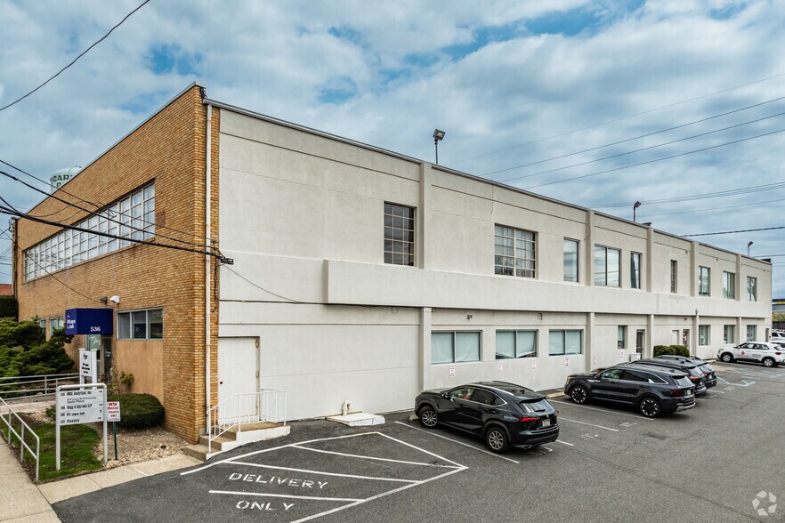 More Photos Of 200 Stonehinge Ln, Carle Place Medical For Lease