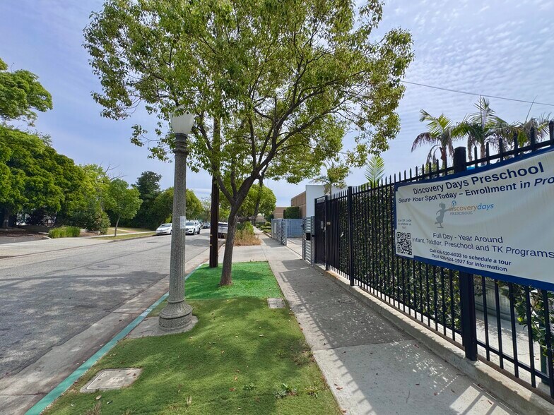 More Photos Of 72 W Bellevue Dr, Pasadena Flex For Sale