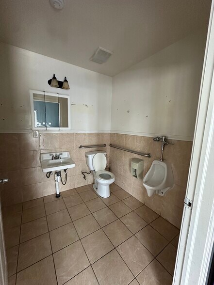 More Photos Of 6600 Limekiln Pike, Philadelphia Freestanding For Sale
