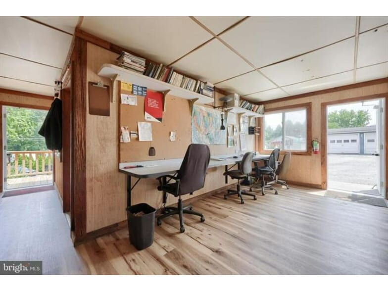 More Photos Of 240 Railroad Ave, Bird In Hand Flex For Sale