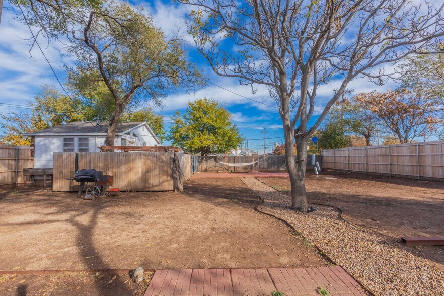 More Photos Of 907 S Madison St, Amarillo Storefront Retail Residential For Sale