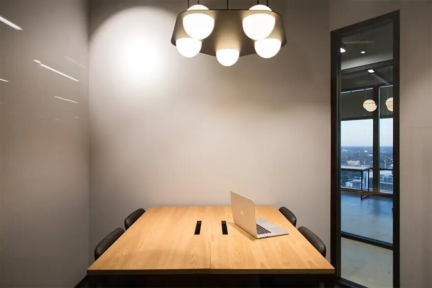 More Photos Of 101 S Tryon St, Charlotte Office Residential For Lease