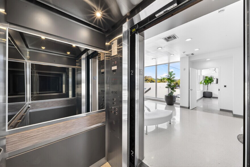 More Photos Of 7630 Biscayne Blvd, Miami Office For Lease