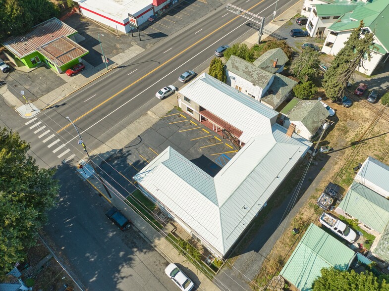 More Photos Of 615 S Main St, Colfax Hotel For Sale