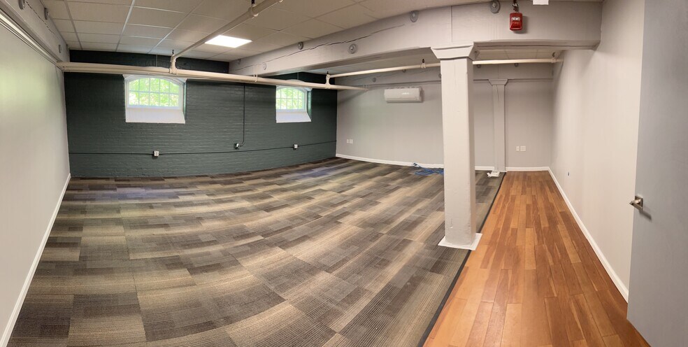 More Photos Of 50 Industrial Cir, Lincoln Manufacturing For Lease