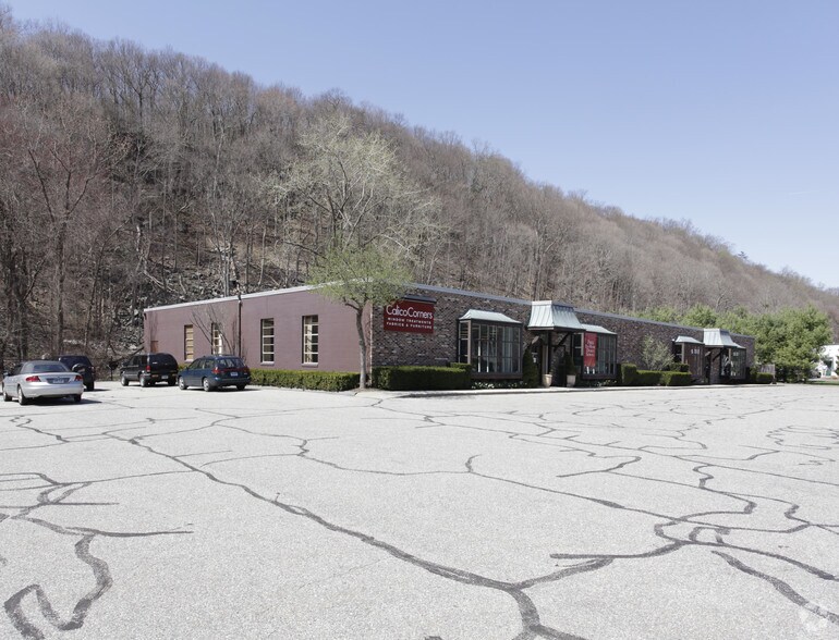 More Photos Of 631-643 Danbury Rd, Wilton Freestanding For Lease