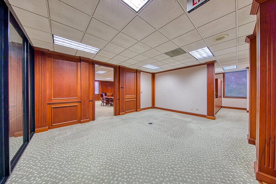 More Photos Of 1300 N Sam Houston Pky E, Houston Office Residential For Lease