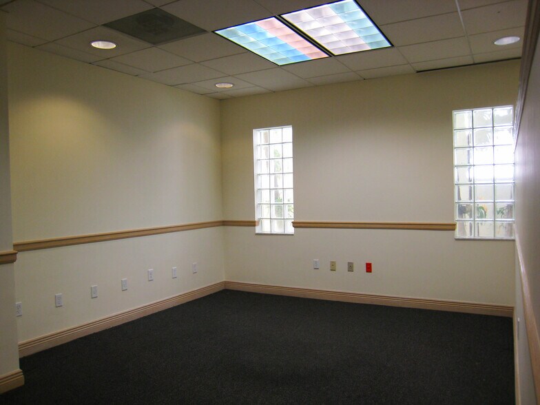 More Photos Of 113 Almeria Ave, Coral Gables Office For Sale