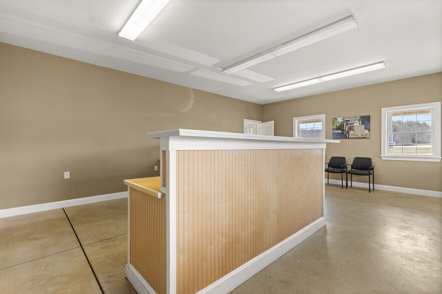 More Photos Of 381 Portland St, Berwick Service For Lease