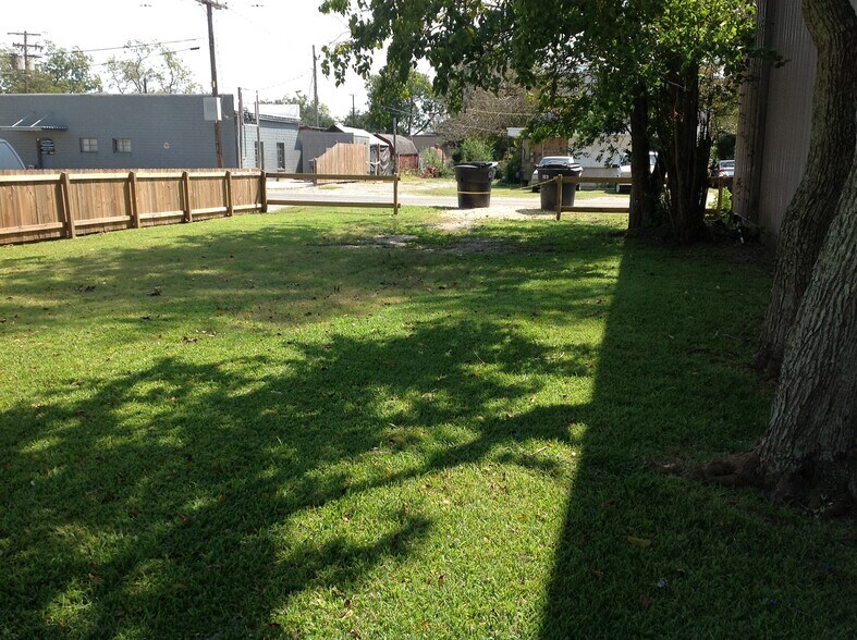 More Photos Of 6100 Jefferson Blvd, Groves Department Store For Sale