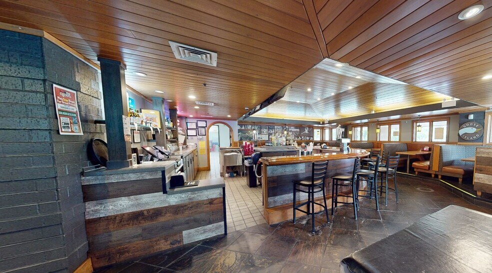 More Photos Of 300 Veterans Pky, Bolingbrook Restaurant For Sale