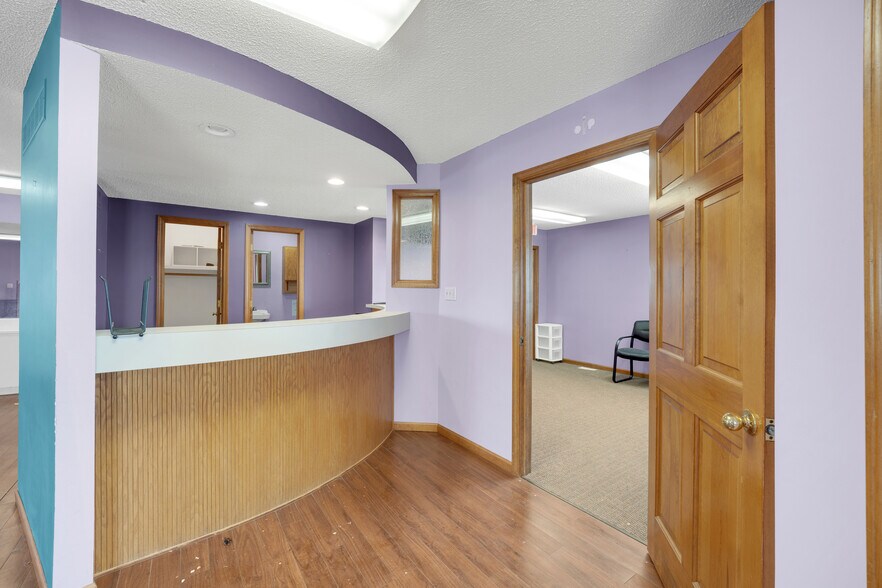 More Photos Of 804 Winchester Dr, Sedalia Medical For Sale