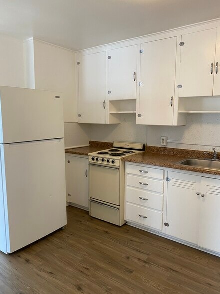 More Photos Of , Milwaukie General Retail For Sale