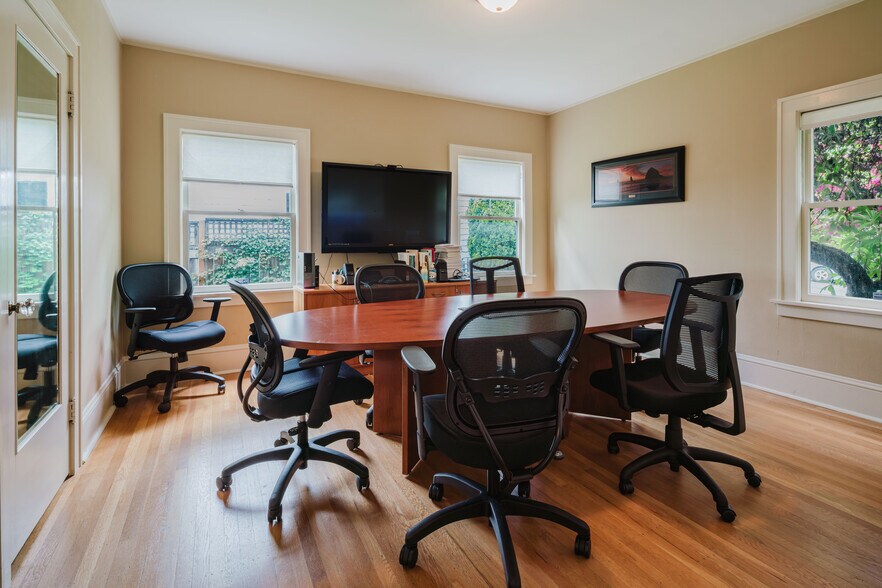 More Photos Of 3507 SW Corbett Ave, Portland Office For Sale