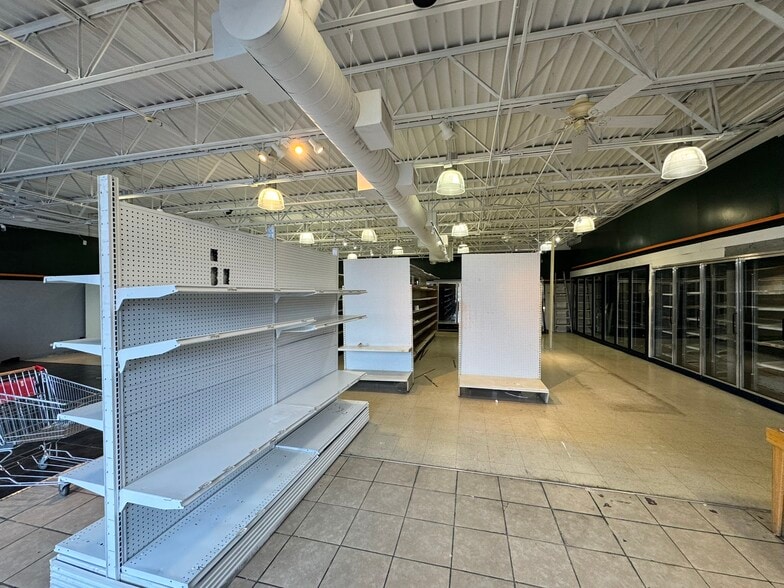 More Photos Of 5930 Fairfield Rd, Oxford Freestanding For Sale