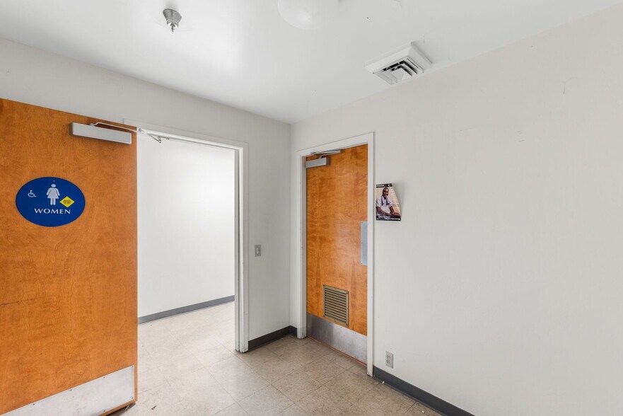 More Photos Of 106-108 W Main St, Woodland General Retail For Sale