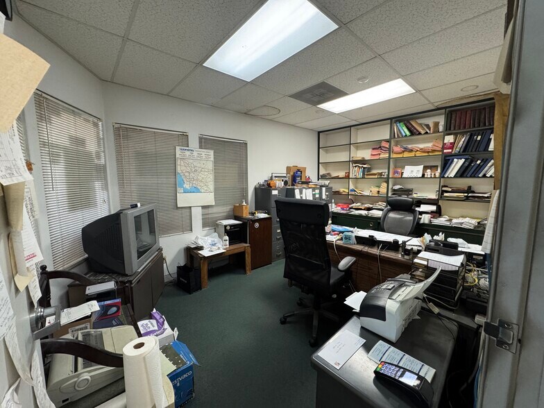 More Photos Of 413 W Whittier Blvd, Montebello General Retail For Sale