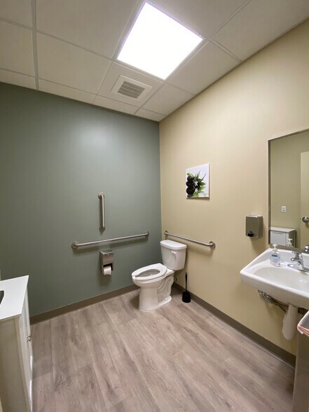 More Photos Of 11623 Philadelphia Rd, White Marsh Medical For Lease