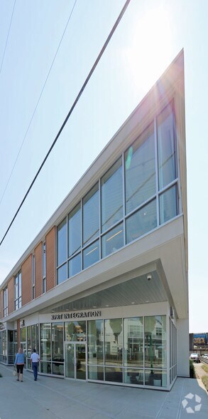 More Photos Of 1515 Barrow St, North Vancouver Distribution For Lease