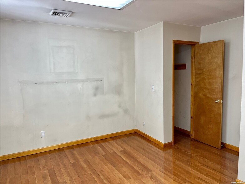 More Photos Of 11614 Myrtle Ave, Richmond Hill Medical For Sale