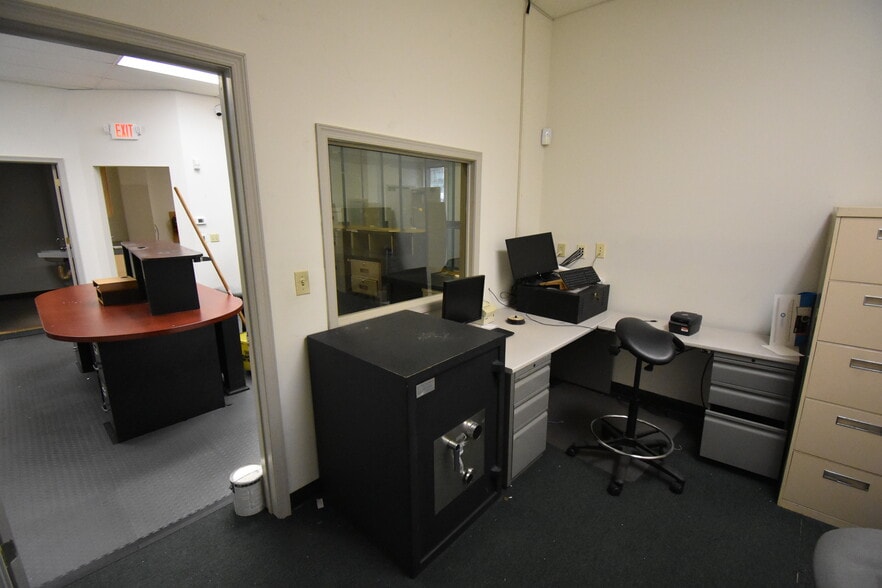 More Photos Of 1710-1728 Butler St, Easton Storefront For Lease