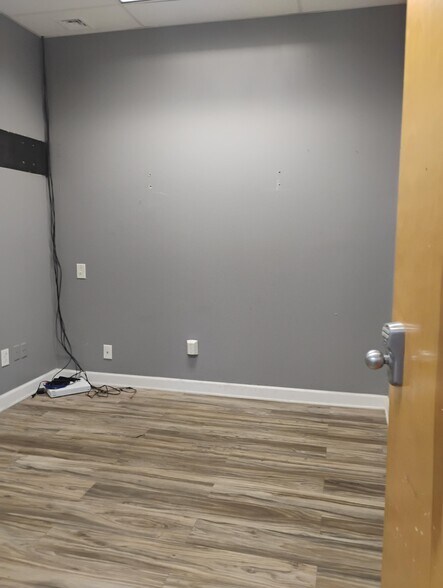 More Photos Of 35 Starr Rd, Danbury Warehouse For Lease