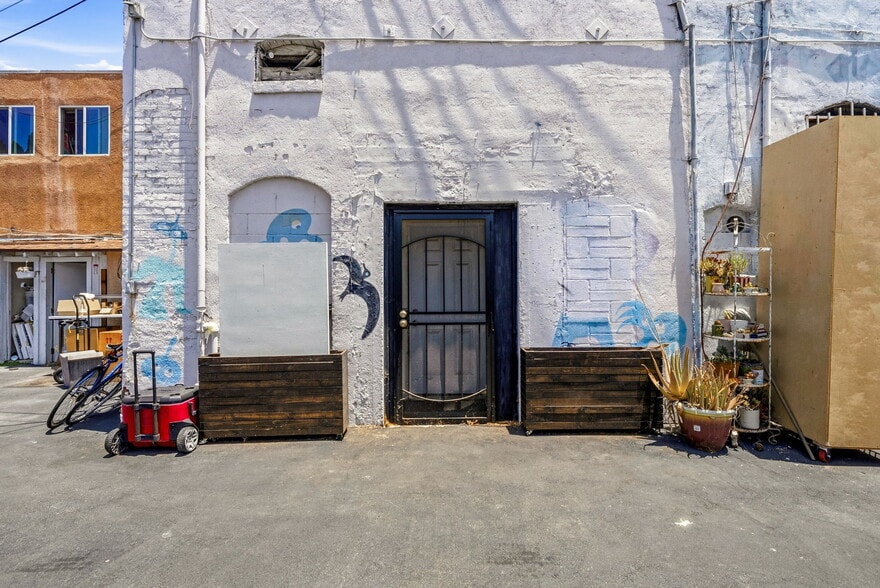More Photos Of 586 W Avenue 28, Los Angeles Warehouse For Lease
