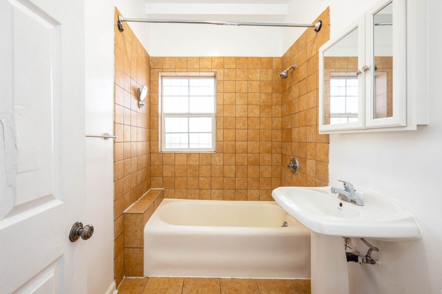 More Photos Of 1848 N Gramercy Pl, Hollywood Apartments For Sale