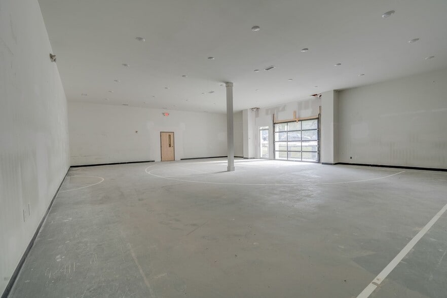 More Photos Of 1056 E Trinity Ln, Nashville Storefront Retail Office For Lease