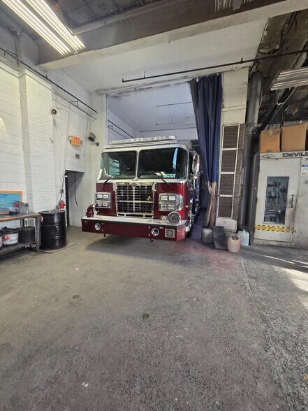 More Photos Of 369 Thomas St, Newark Auto Repair For Sale