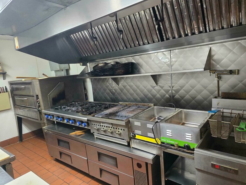 More Photos Of 8116 S Archer Ave, Willow Springs Restaurant For Lease