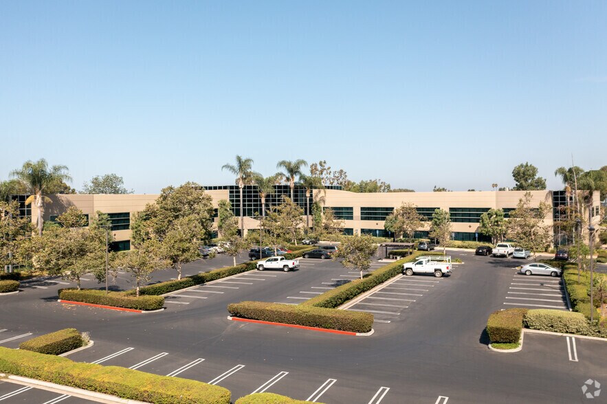 More Photos Of 2 South Pointe Dr, Lake Forest Office For Lease