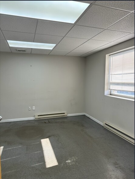 More Photos Of 195 S Fehr Way, Bay Shore Warehouse For Sale