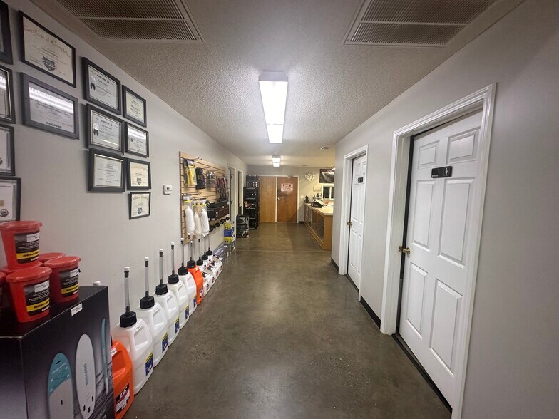 More Photos Of 3028 N Columbia St, Milledgeville Showroom For Sale
