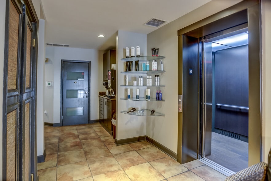 More Photos Of 1086 W Rex Rd, Memphis Freestanding For Sale
