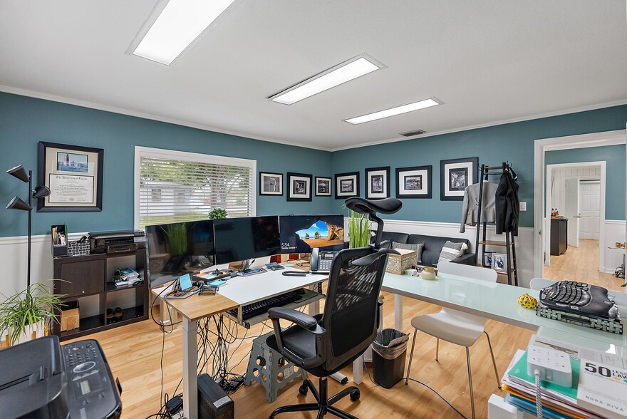 More Photos Of 4100 Central Ave, Saint Petersburg Office For Sale