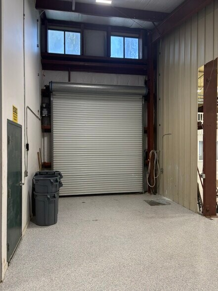 More Photos Of 16 Finch St, Hilton Head Warehouse For Lease