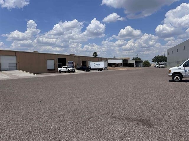 More Photos Of 801 Union Pacific Blvd, Laredo Warehouse For Lease
